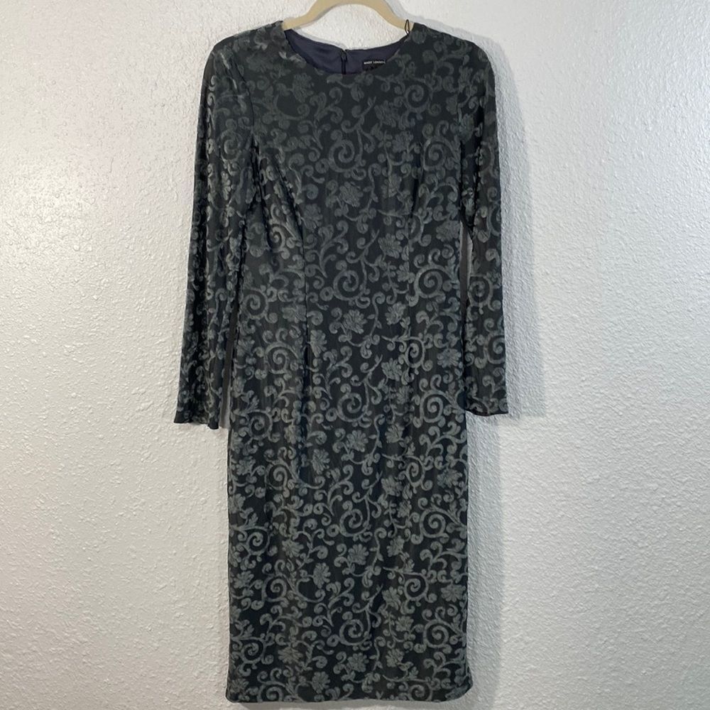 🌟- Maggy London Embossed Velvet Midi Dress